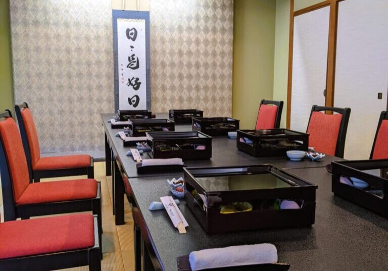 松花堂会食風景縮小①